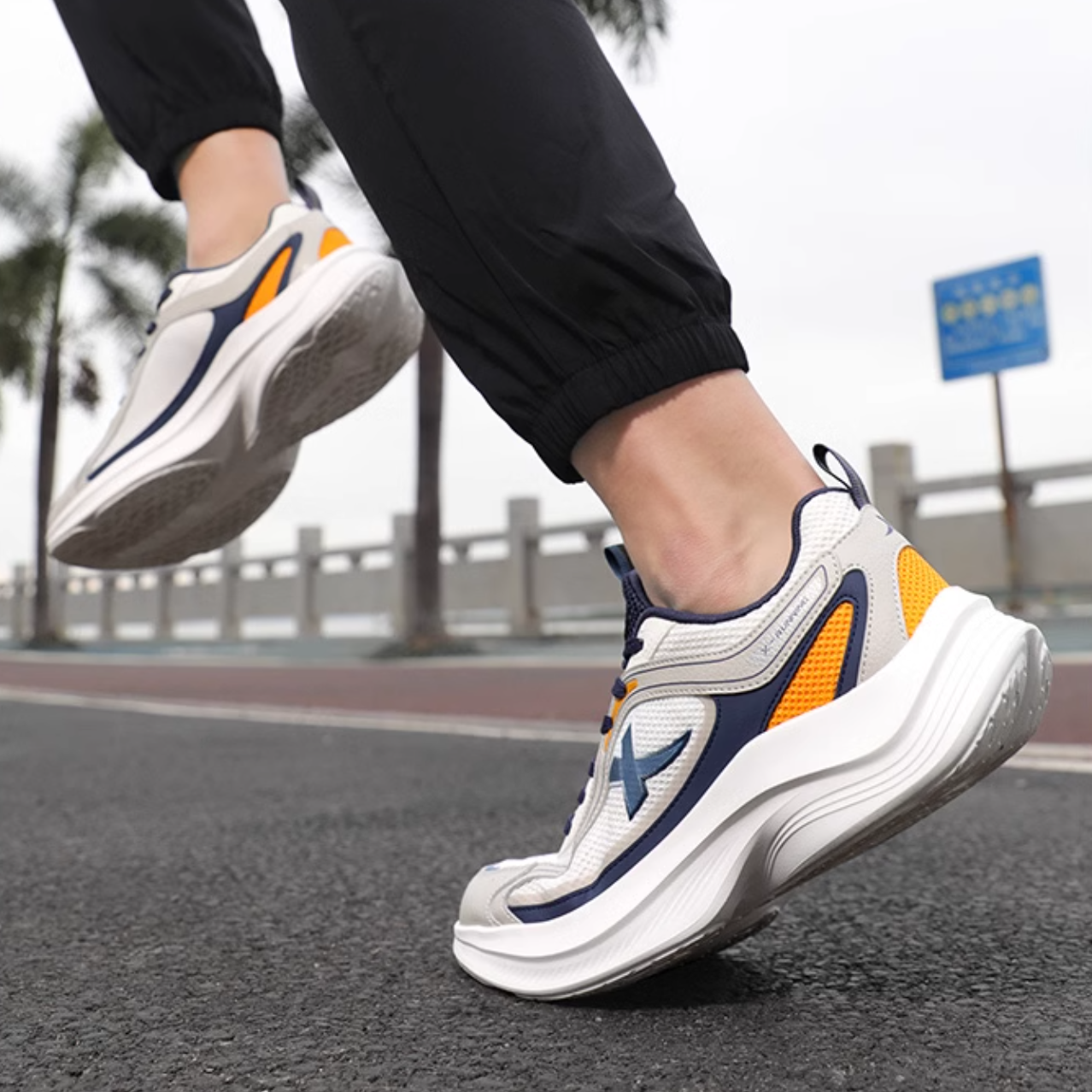 XTEP Abrasion Resistant Breathable Cushioning Low top Casual Running Shoes Men’s White Gray Blue