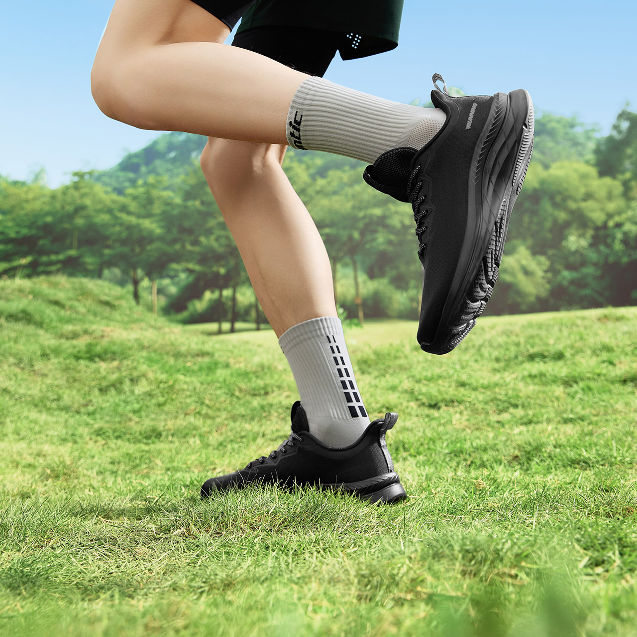 361° Qingsu Round Tip Cushioning Slip Resistant Cushioning Slip Resistant Low top Running Shoes Men’s Obsidian Black