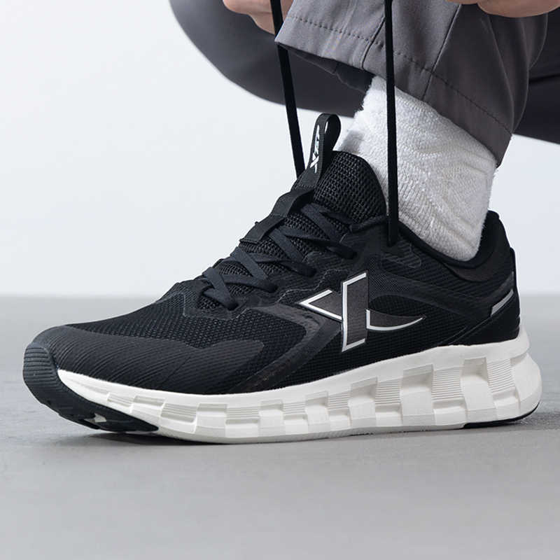 XTEP Cushioning, Wear Resistant Low top Casual Running Shoes Men’s Black