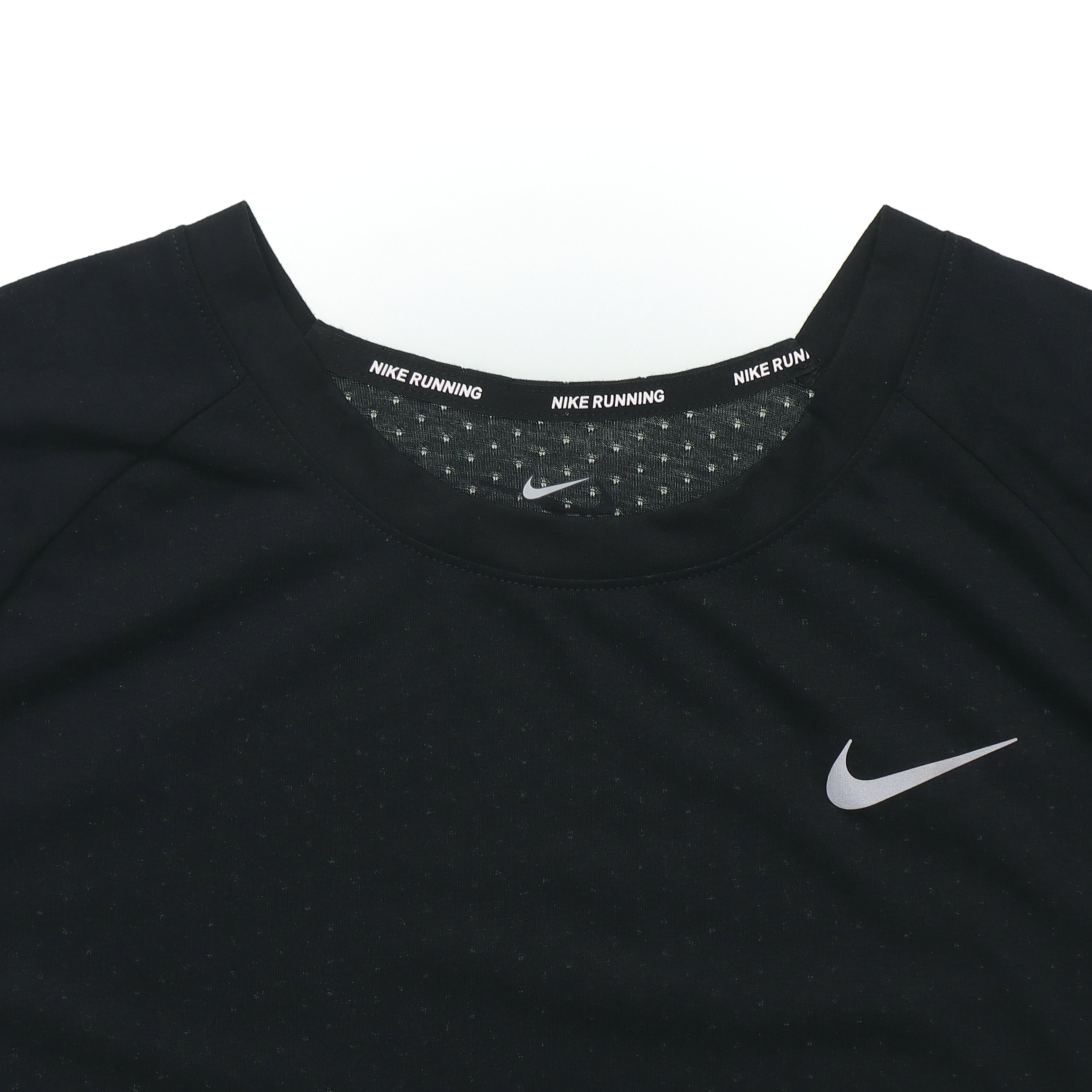 Женская футболка Nike Dri-Fit Tailwind (черная) — фото 7
