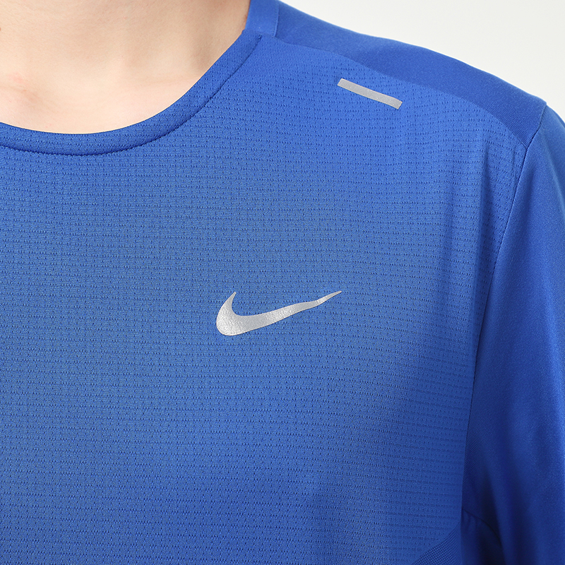 Мужская футболка Nike Dri-Fit Rise 365 (синяя) — фото 6
