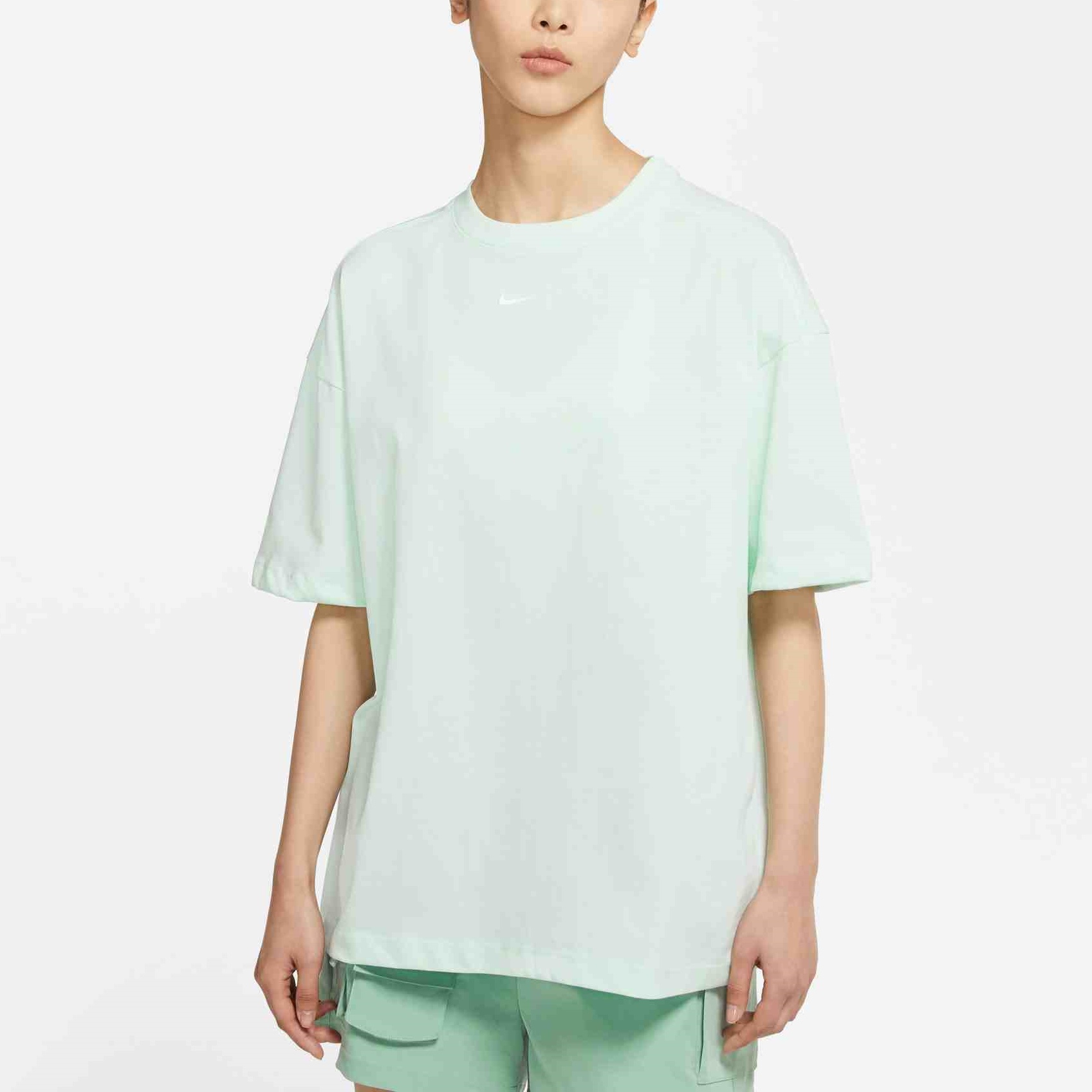 Женская футболка Nike Sportswear Essentials T (светло-зеленый) — фото 3