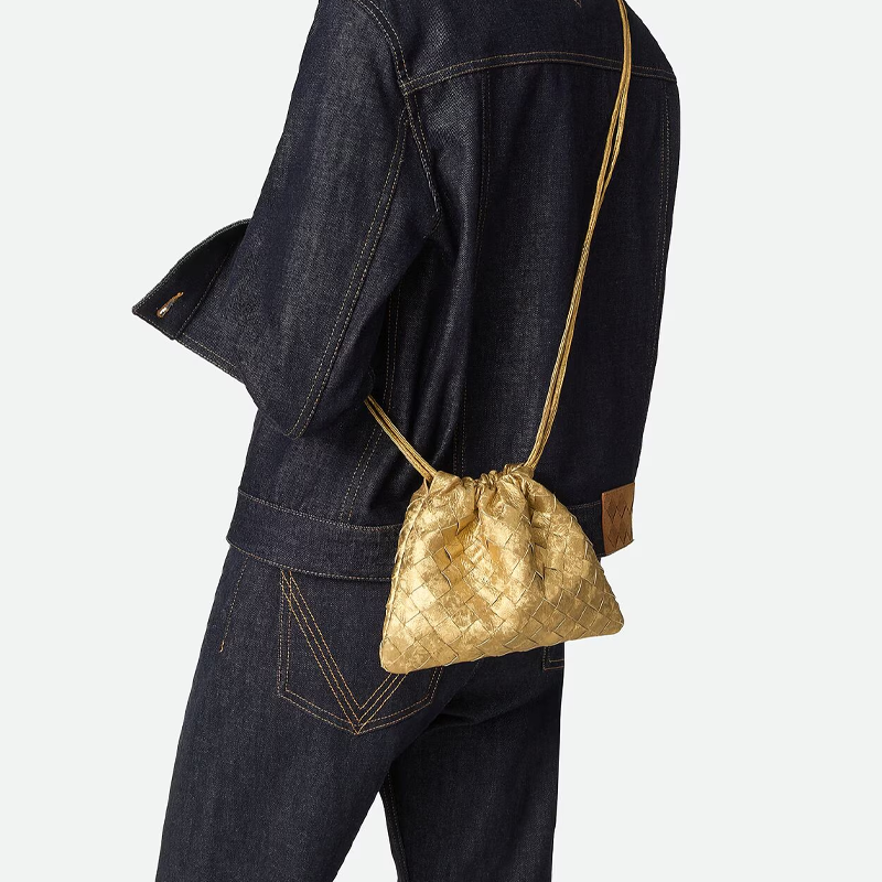 Женская сумка Bottega Veneta Dustbag Intreccio (золотая) — фото 5