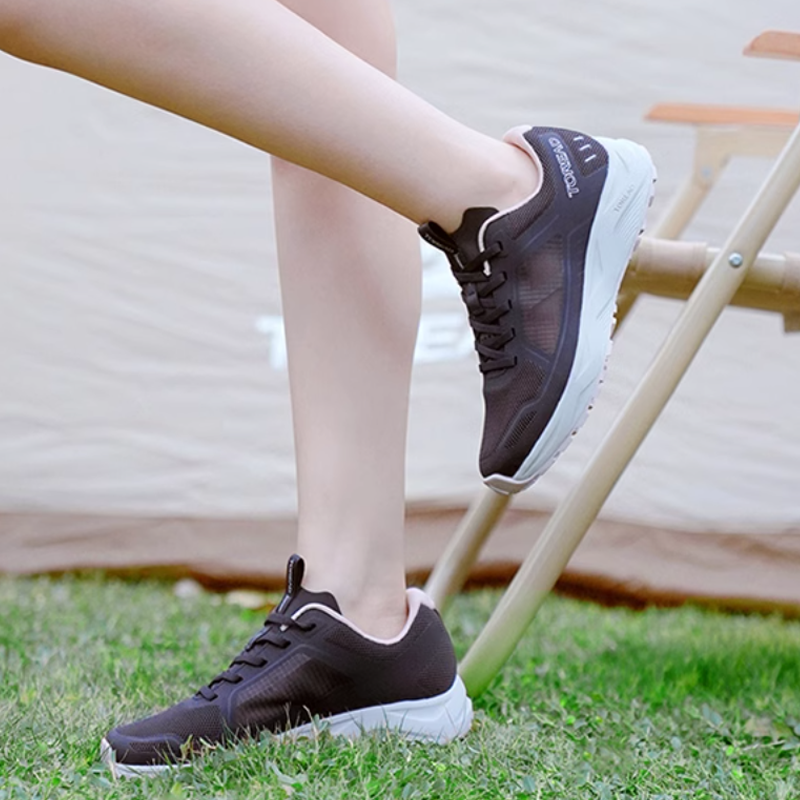 TOREAD Cushioning Slip Resistant Low top Outdoor Shoes Women’s Black