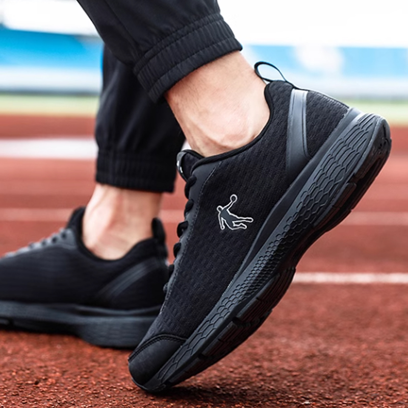 QIAODAN Minimalist Style Cushioning, Wear Resistant Low top Running Shoes Men’s Black
