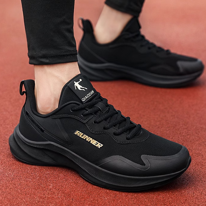 QIAODAN Versatile Cushioning Slip Resistant Low top Running Shoes Men’s Black Gold