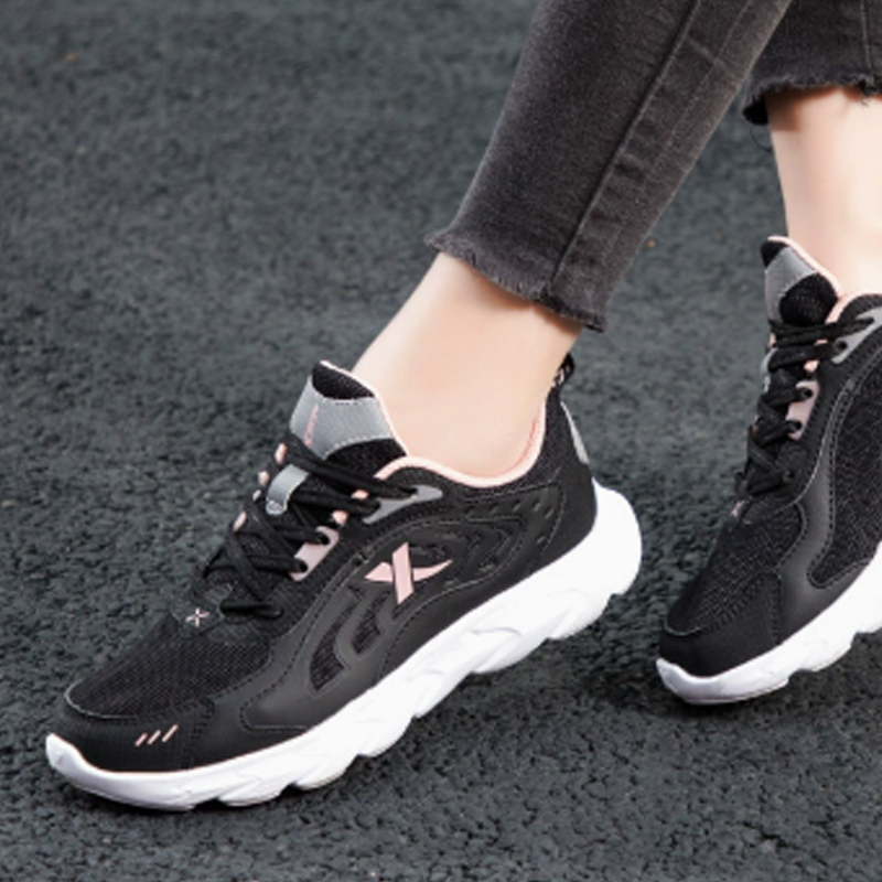 XTEP Mesh Cushioning Breathable Lightweight Abrasion Resistant Slip Resistant Low top Running Shoes Women's Black