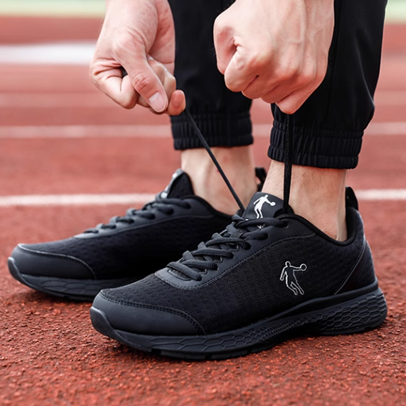 QIAODAN Minimalist Style Cushioning, Wear Resistant Low top Running Shoes Men’s Black