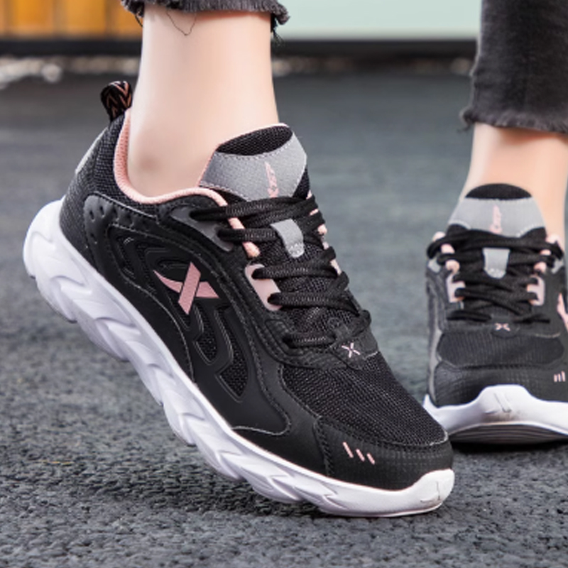 XTEP Mesh Cushioning Breathable Lightweight Abrasion Resistant Slip Resistant Low top Running Shoes Women's Black