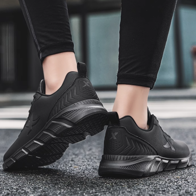 XTEP Cushioning Slip Resistant Abrasion Resistant Lightweight Low top Running Shoes Men’s Black