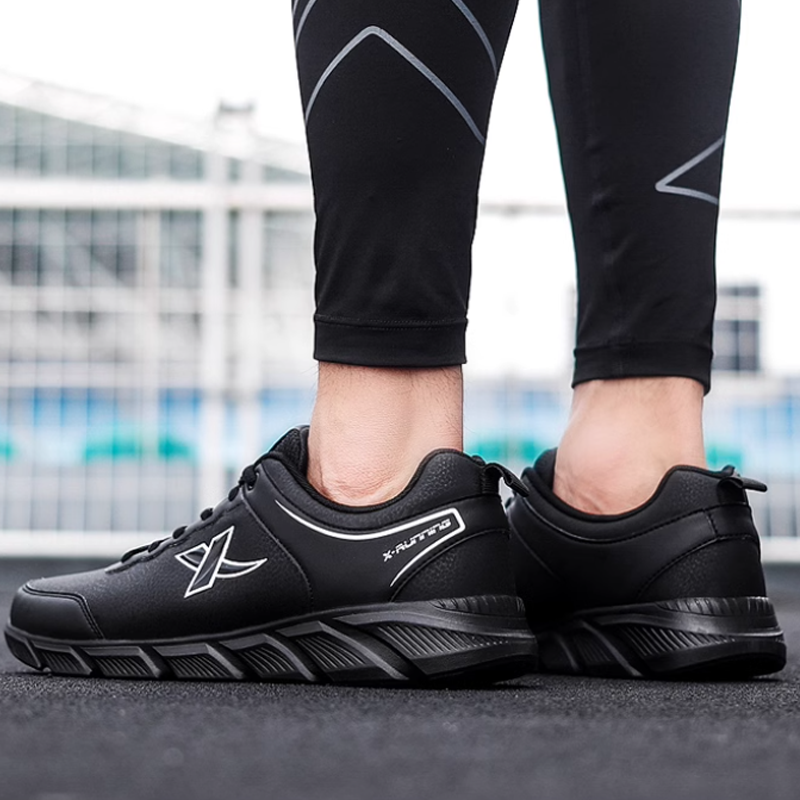 XTEP Cushioning Low top Running Shoes Men’s Black