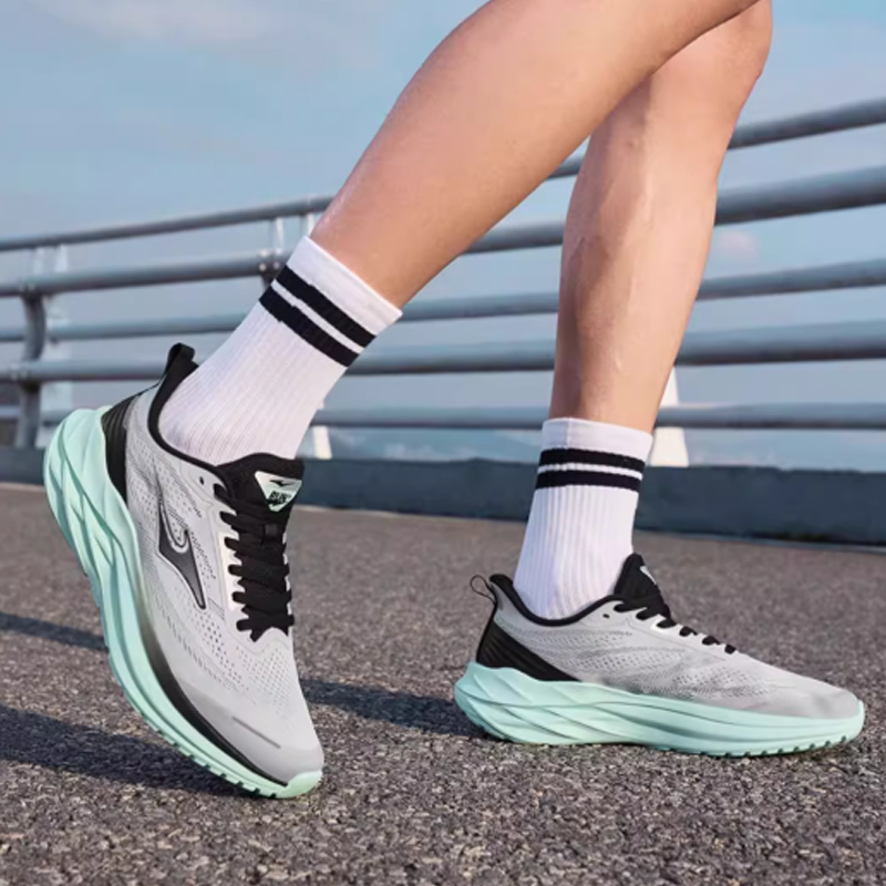 Erke Slip Resistant Abrasion Resistant Slip Resistant Abrasion Resistant Low top Casual Running Shoes Men’s Gray Black