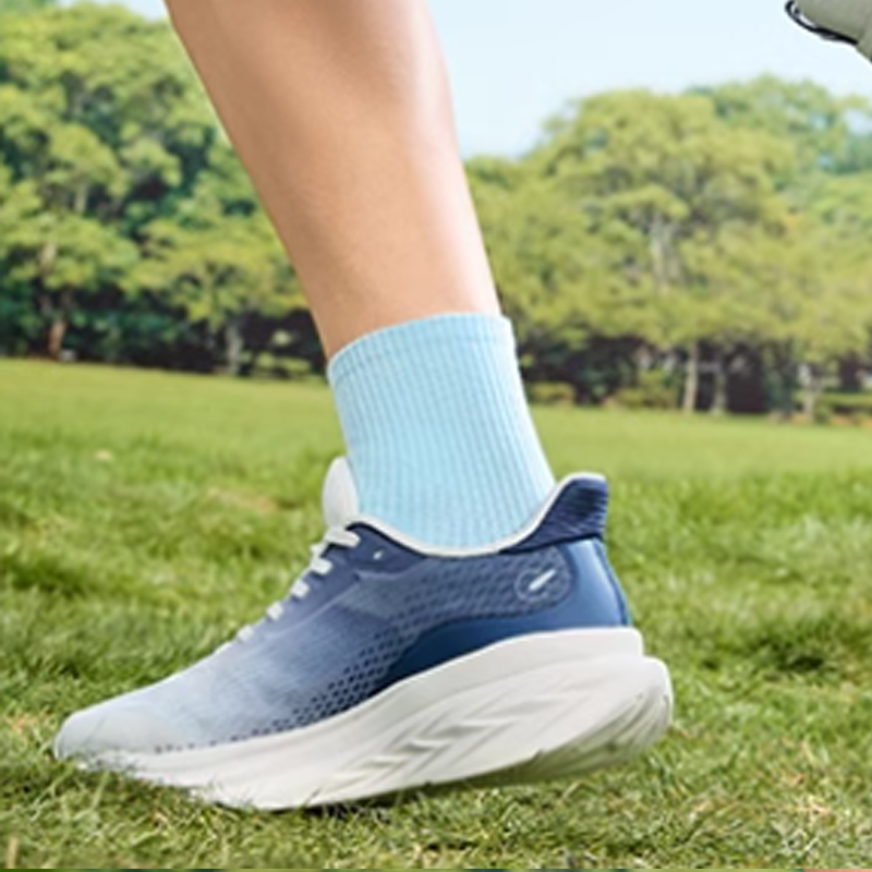 361° Flying Feather 3.0 Slip Resistant Abrasion Resistant Low top Sprint Running Shoes Men’s White Blue