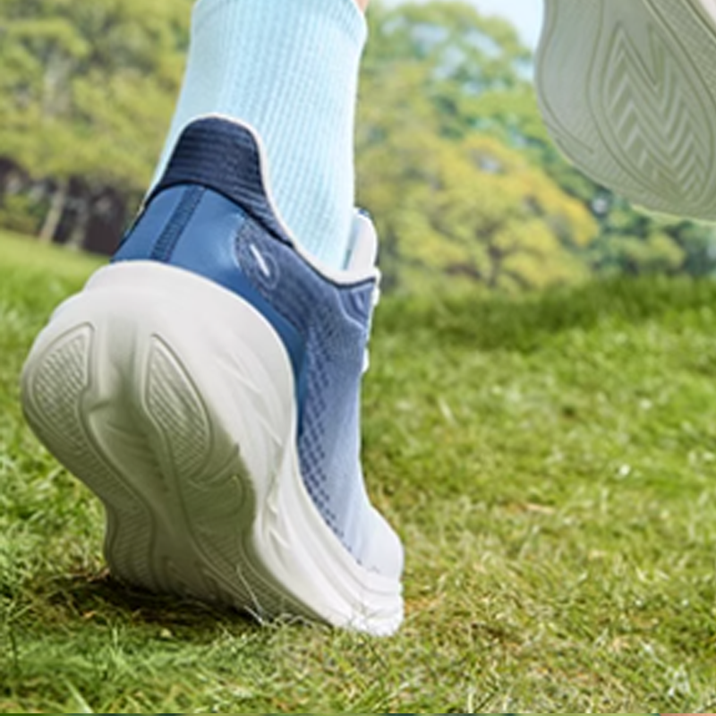 361° Flying Feather 3.0 Slip Resistant Abrasion Resistant Low top Sprint Running Shoes Men’s White Blue