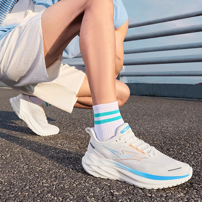 Erke Low top Casual Running Shoes Men’s Microcrystal White