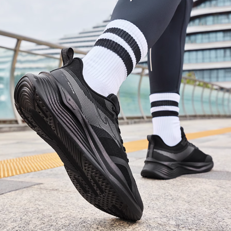 Erke Slip Resistant Abrasion Resistant Low top Casual Running Shoes Men’s Black
