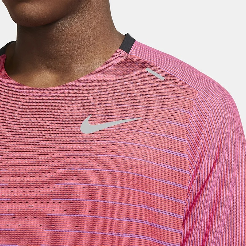 Мужская футболка Nike TechKnit Future Fast (розовая) — фото 4