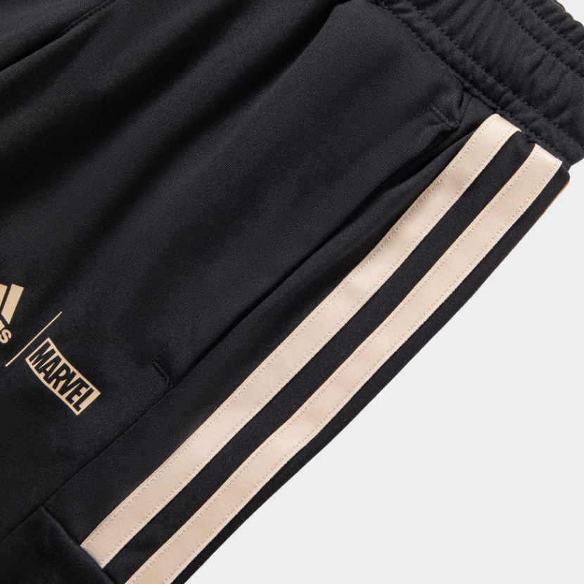 Детский спортивный костюм adidas x MARVEL (бело-черный) — фото 4