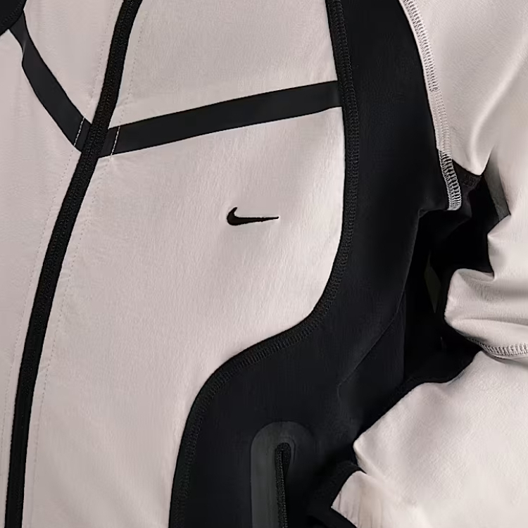 Мужская куртка Nike Tech Woven (черная) — фото 3