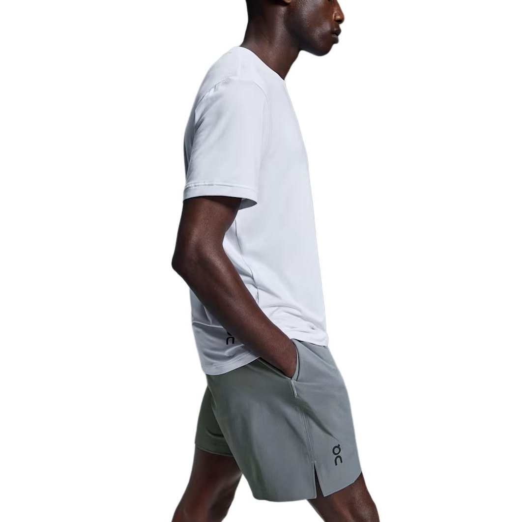 On elasticated focus shorts