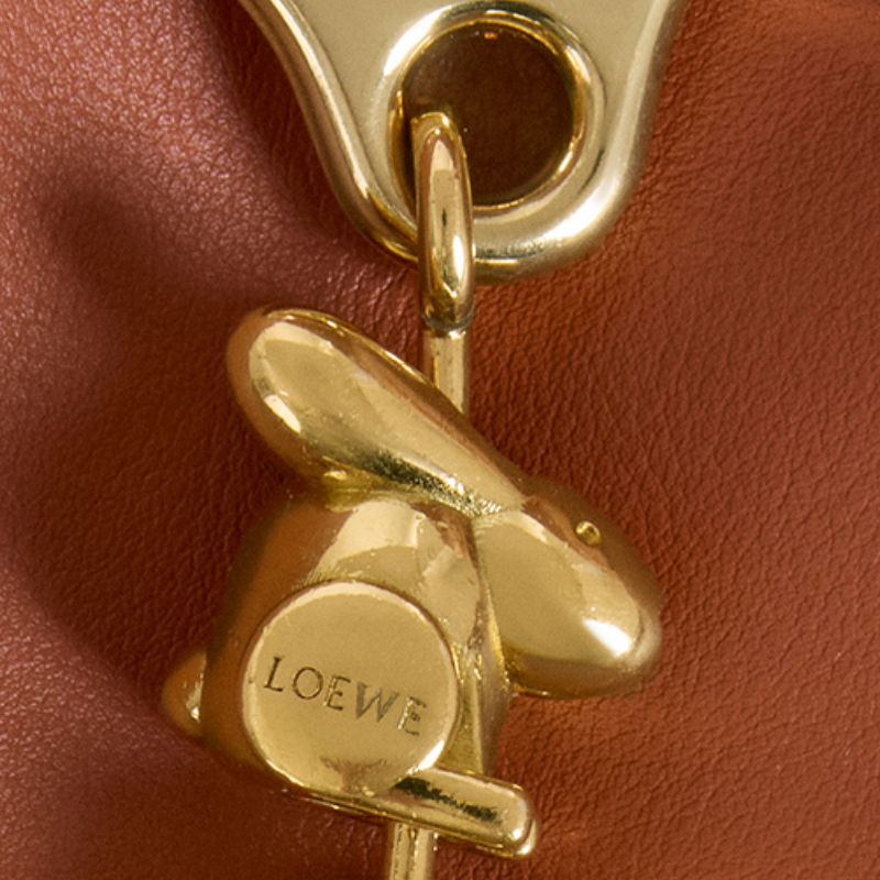Брелок LOEWE (золотой) — фото 6